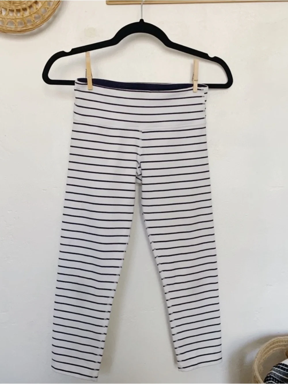Lululemon Wunder Under cropped legging sin quiet stripe white and navy